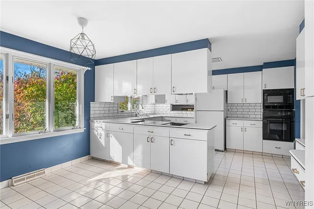 $455,000 | 40 Tristan Lane, Amherst, NY 14221