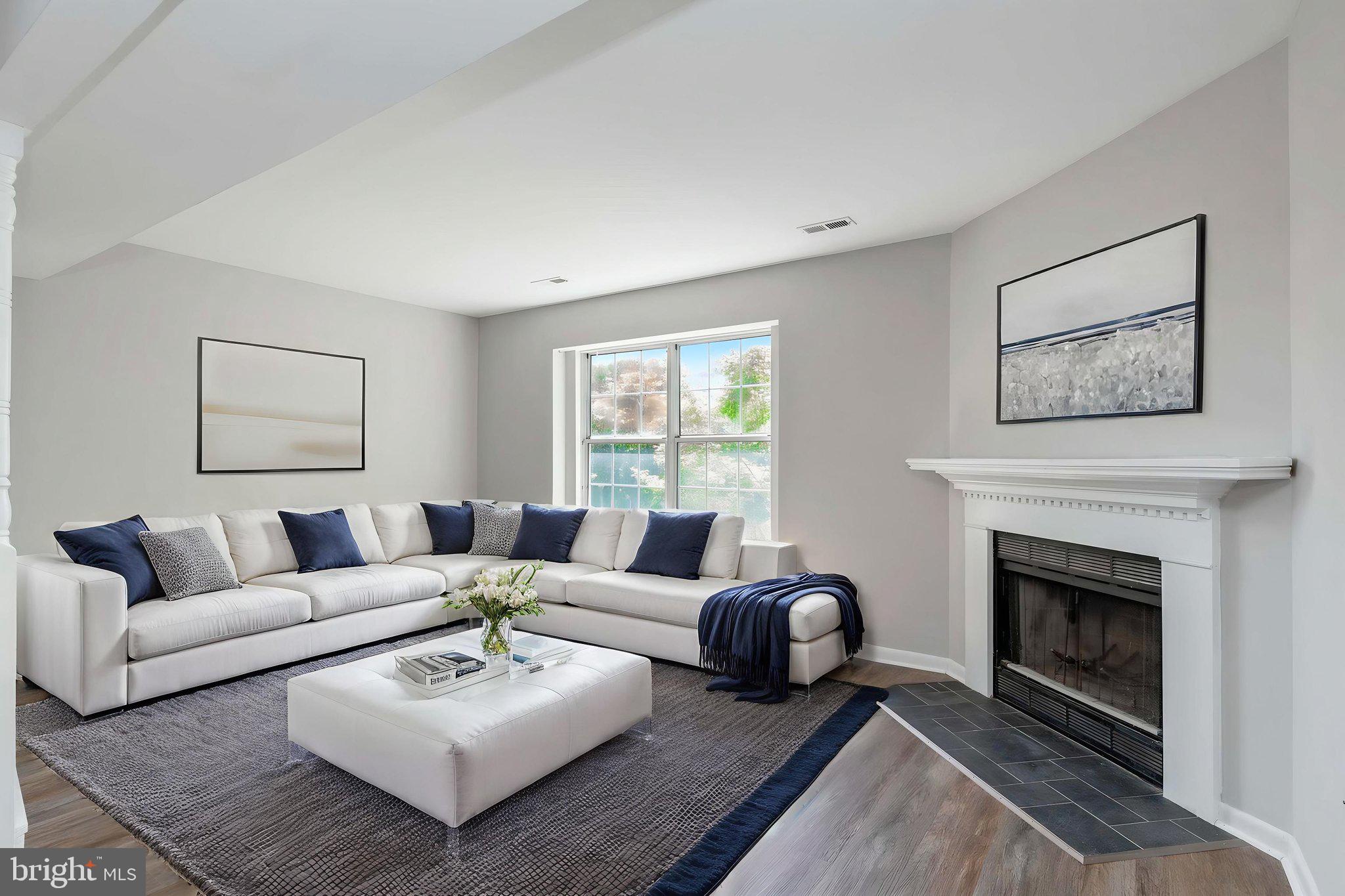 15252 Cloverdale Road Woodbridge, VA 22193 - Photo 13 of 47 Family Room Virtually Staged
