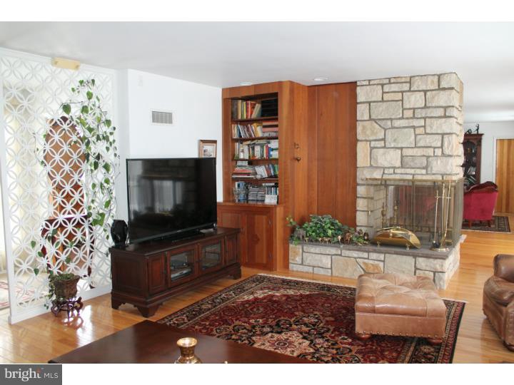 1440 Lorraine Road Reading, PA 19604 - Photo 8 of 25 Living Room