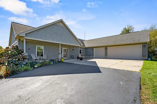 $930,000 | 10303 North Harold Drive, Brooklyn, WI 53521