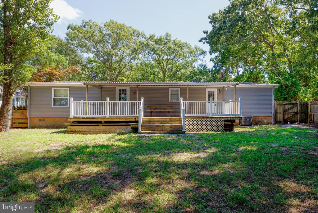426 7th Street Somers Point, NJ 08244 - Photo 5 of 22 a house view with a garden space
