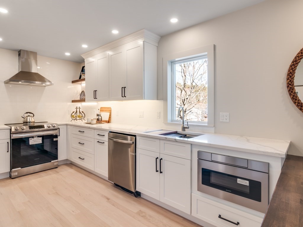 302 Western Avenue, Unit B Gloucester, MA 01930 - Photo 2 of 33 a kitchen with a stove oven and sink