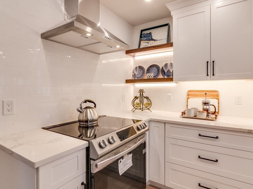 302 Western Avenue, Unit B Gloucester, MA 01930 - Photo 4 of 33 a kitchen with a stove and cabinets