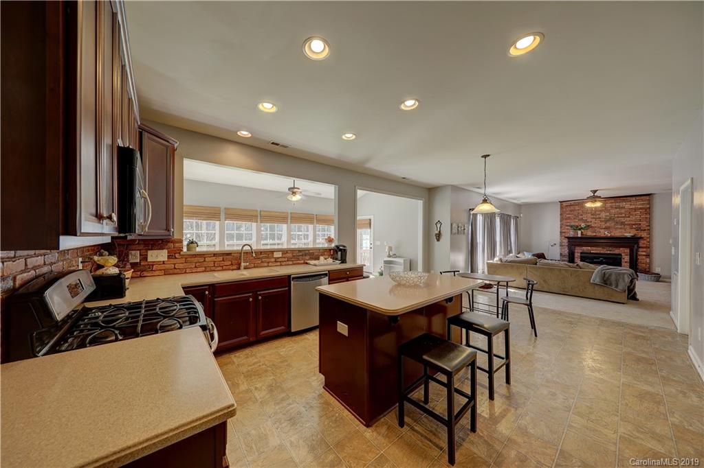 435 Glandon Court Fort Mill, SC 29708 - Photo 8 of 33 Gallery Image 8