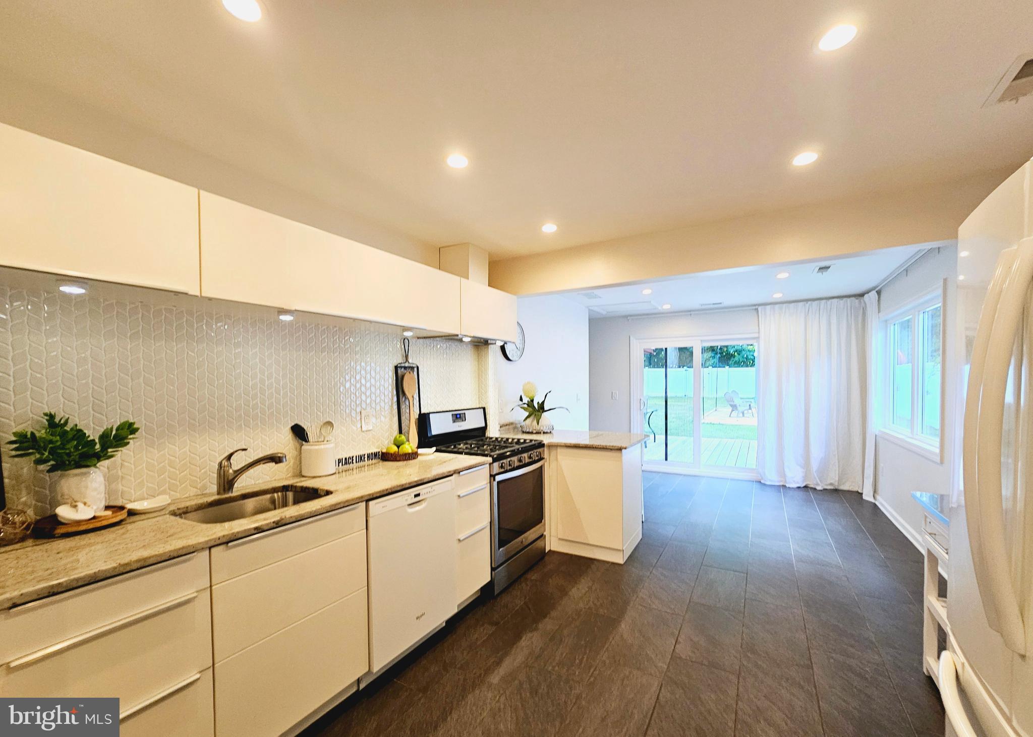 1073 Fireside Avenue Ewing, NJ 08618 - Photo 10 of 27