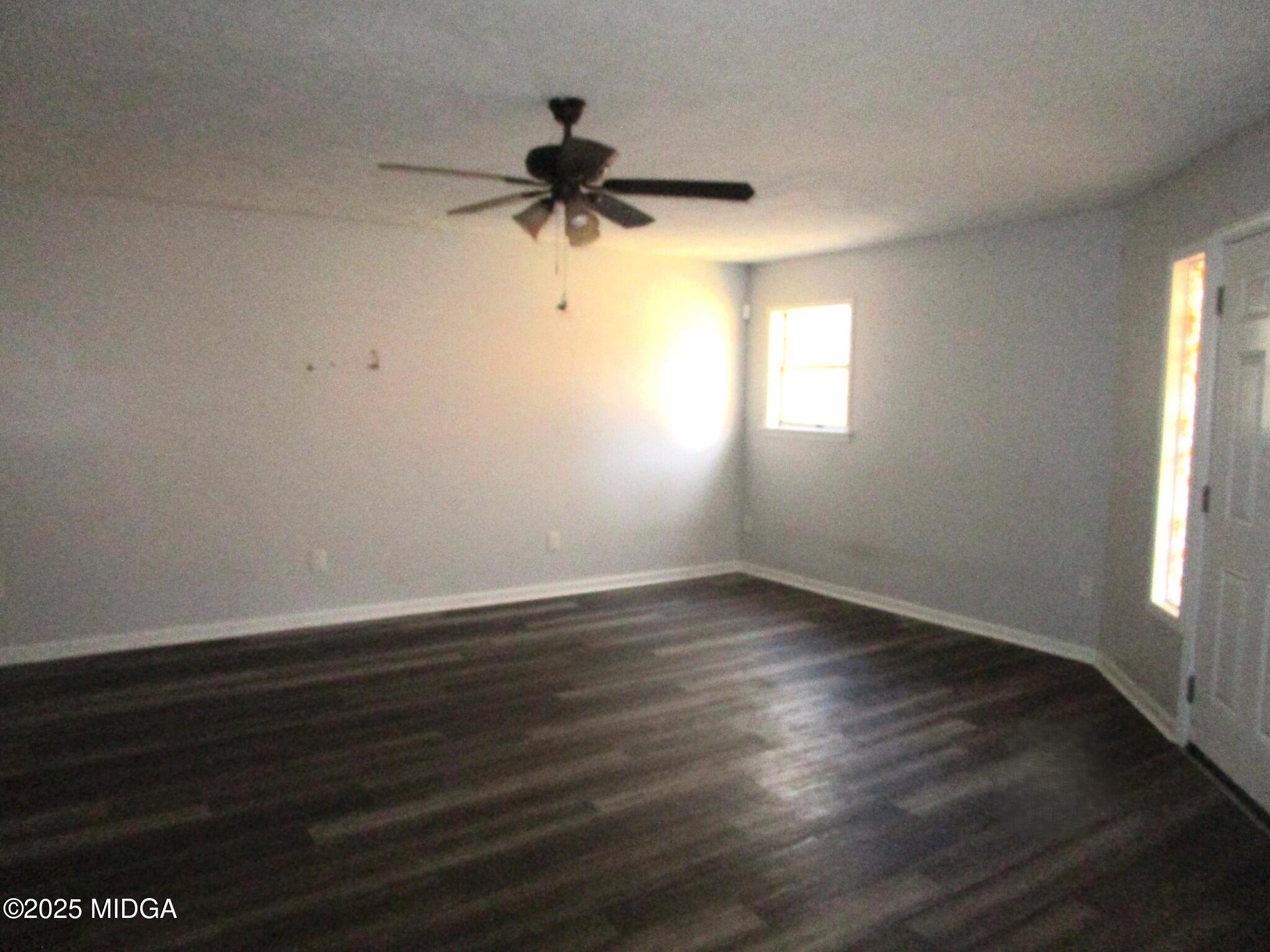 4411 North Franklinton Road Macon, GA 31217 - Photo 3 of 16 Living room