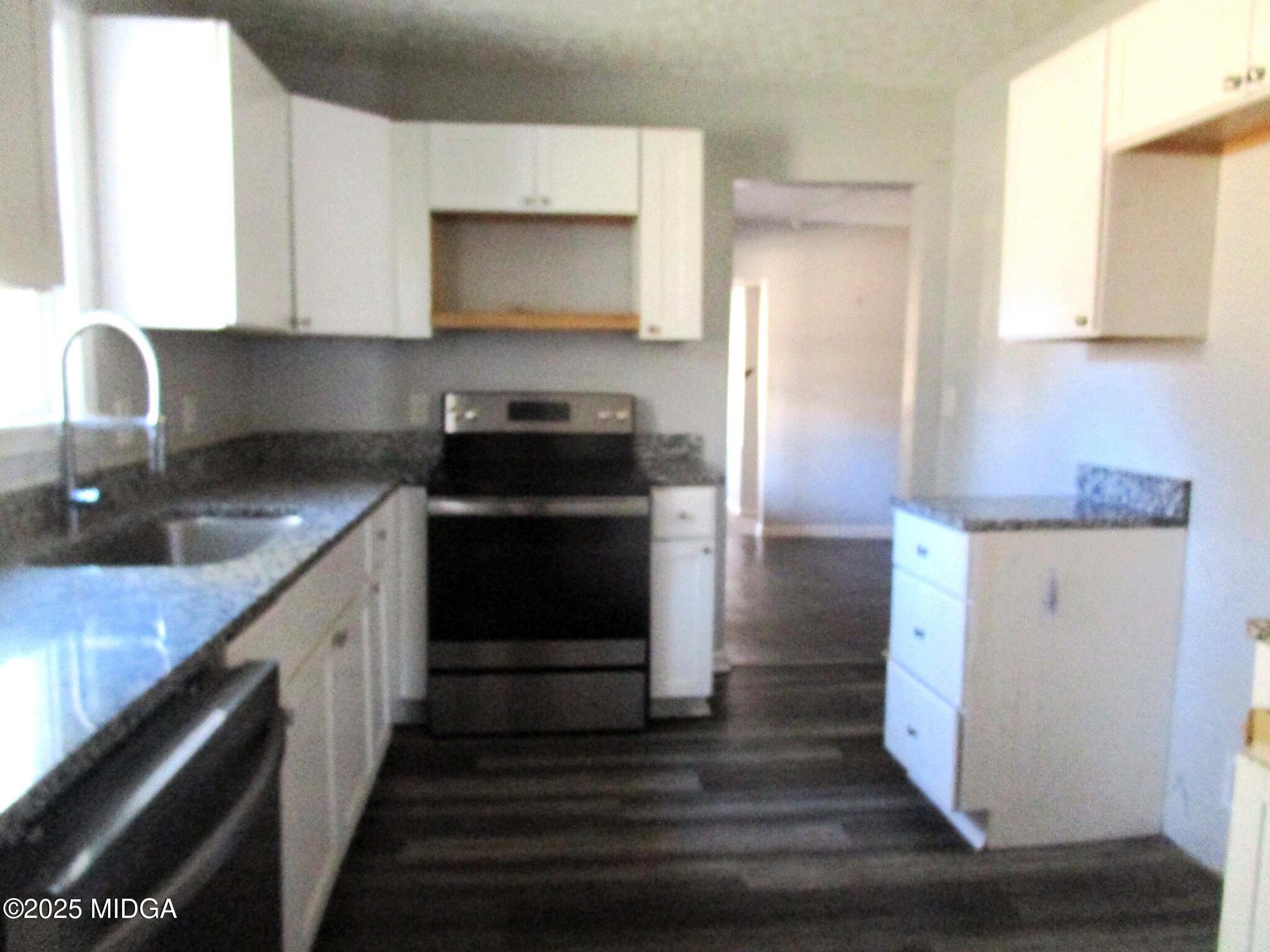 4411 North Franklinton Road Macon, GA 31217 - Photo 4 of 16 Kitchen