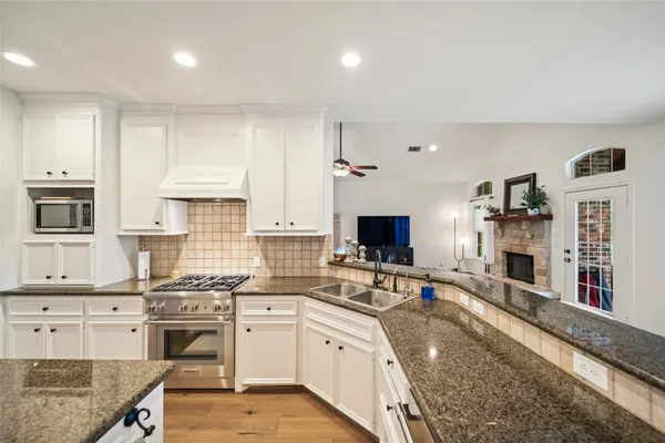 $599,900 | 18854 Lake Terrace, Montgomery, TX 77356