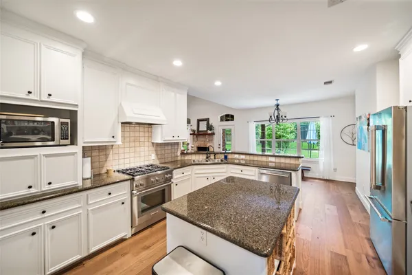 $599,900 | 18854 Lake Terrace, Montgomery, TX 77356