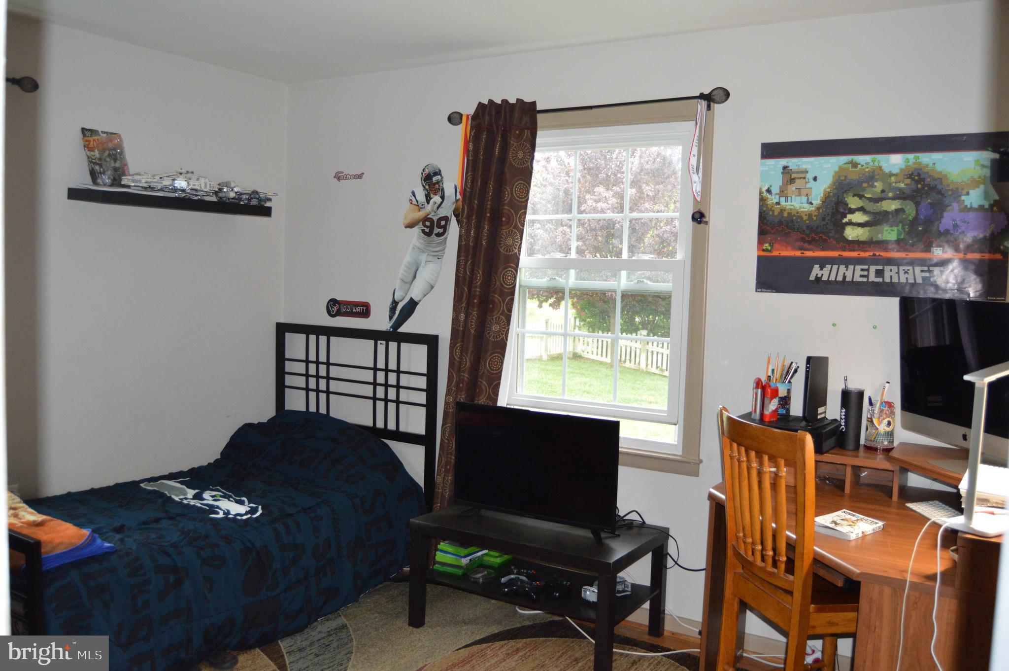 630 North Hammonds Ferry Road Linthicum, MD 21090 - Photo 10 of 26 Bedroom 1