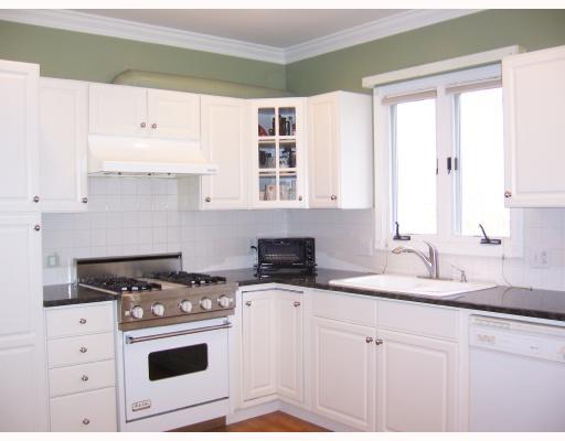 17 Woodhaven Road Barrington, RI 02806 - Photo 2 of 8 Kitchen.