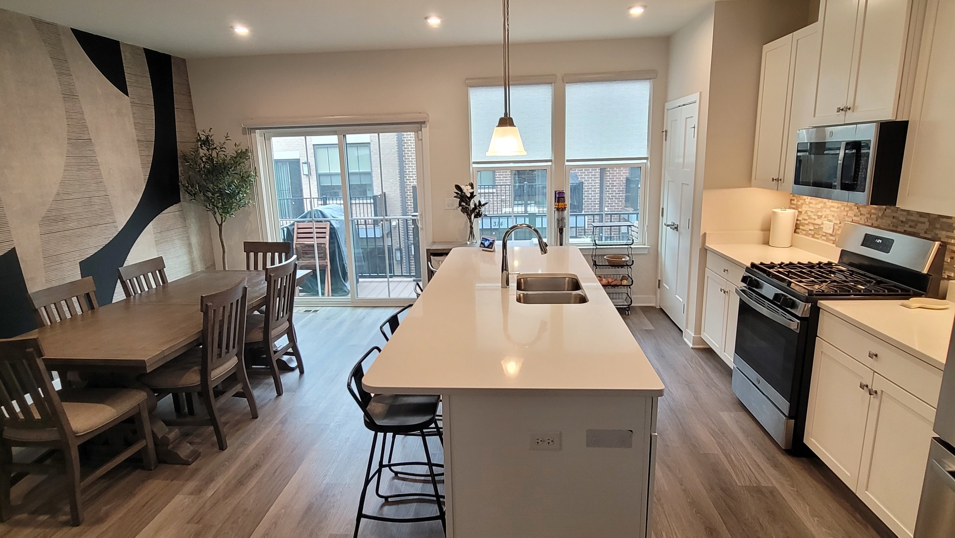 315 Elm Ct. Mount Prospect, IL 60056 - Photo 10 of 58