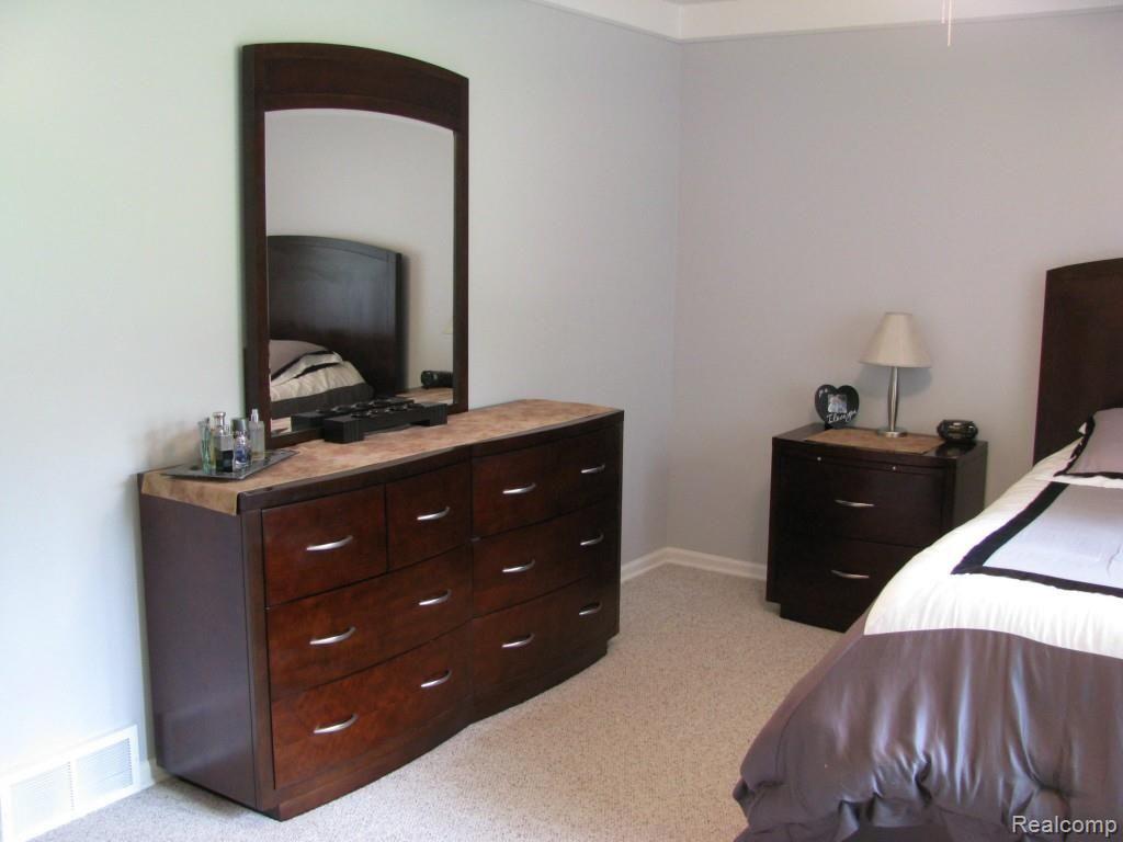 22151 Otter Road New Boston, MI 48164 - Photo 6 of 61 IMG_9548.jpg