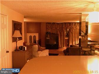 9145 Ryerson Road Philadelphia, PA 19114 - Photo 4 of 12 Living Room