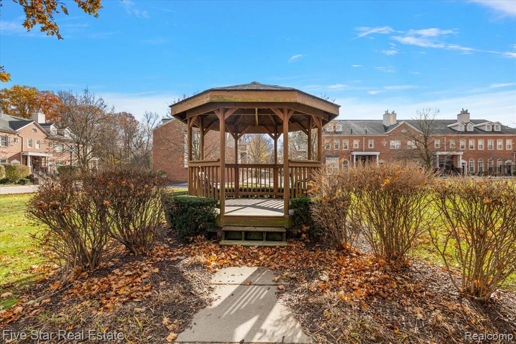 16924 Farmington Road, Unit 93 Livonia, MI 48154 - Photo 9 of 60 Gallery Image 9