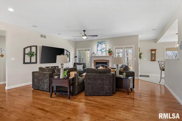 $499,900 | 28360 Quarton Road, Palmyra, IL 62674