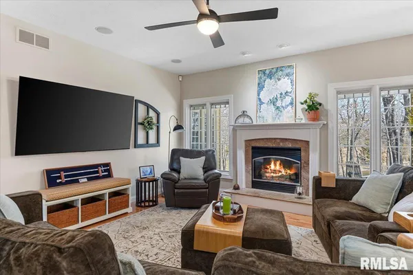 $499,900 | 28360 Quarton Road, Palmyra, IL 62674