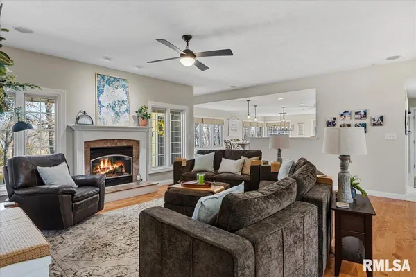 $499,900 | 28360 Quarton Road, Palmyra, IL 62674