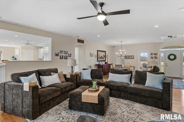 $499,900 | 28360 Quarton Road, Palmyra, IL 62674