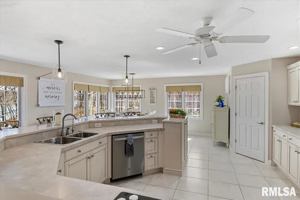 $499,900 | 28360 Quarton Road, Palmyra, IL 62674