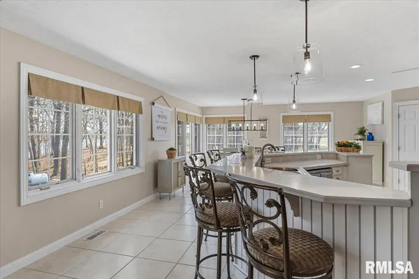 $499,900 | 28360 Quarton Road, Palmyra, IL 62674