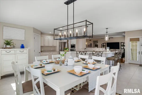 $499,900 | 28360 Quarton Road, Palmyra, IL 62674