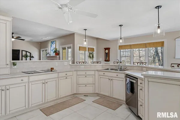 $499,900 | 28360 Quarton Road, Palmyra, IL 62674