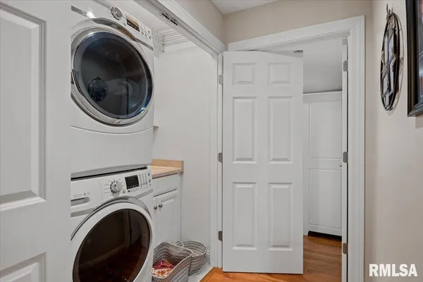 $499,900 | 28360 Quarton Road, Palmyra, IL 62674