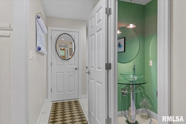 $499,900 | 28360 Quarton Road, Palmyra, IL 62674