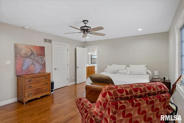 $499,900 | 28360 Quarton Road, Palmyra, IL 62674