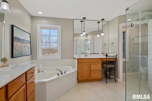 $499,900 | 28360 Quarton Road, Palmyra, IL 62674