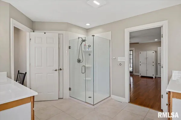 $499,900 | 28360 Quarton Road, Palmyra, IL 62674