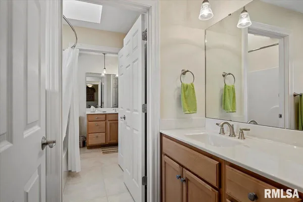 $499,900 | 28360 Quarton Road, Palmyra, IL 62674