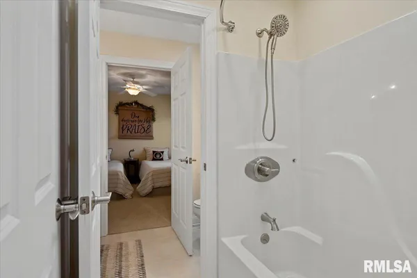 $499,900 | 28360 Quarton Road, Palmyra, IL 62674