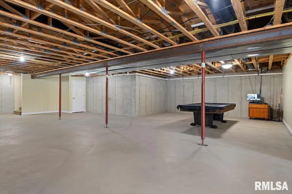 $499,900 | 28360 Quarton Road, Palmyra, IL 62674