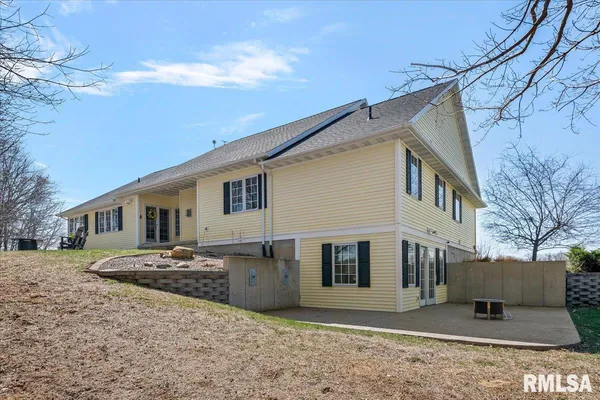 $499,900 | 28360 Quarton Road, Palmyra, IL 62674