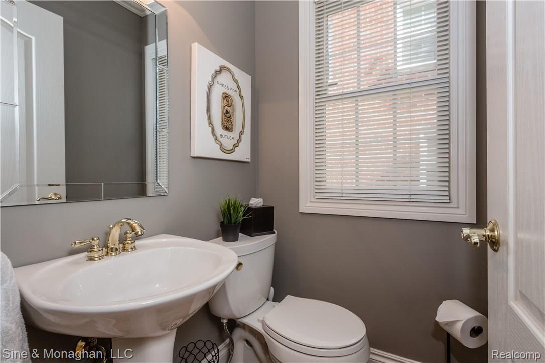 1691 Severn Road Grosse Pointe, MI 48236 - Photo 21 of 41 23.jpg