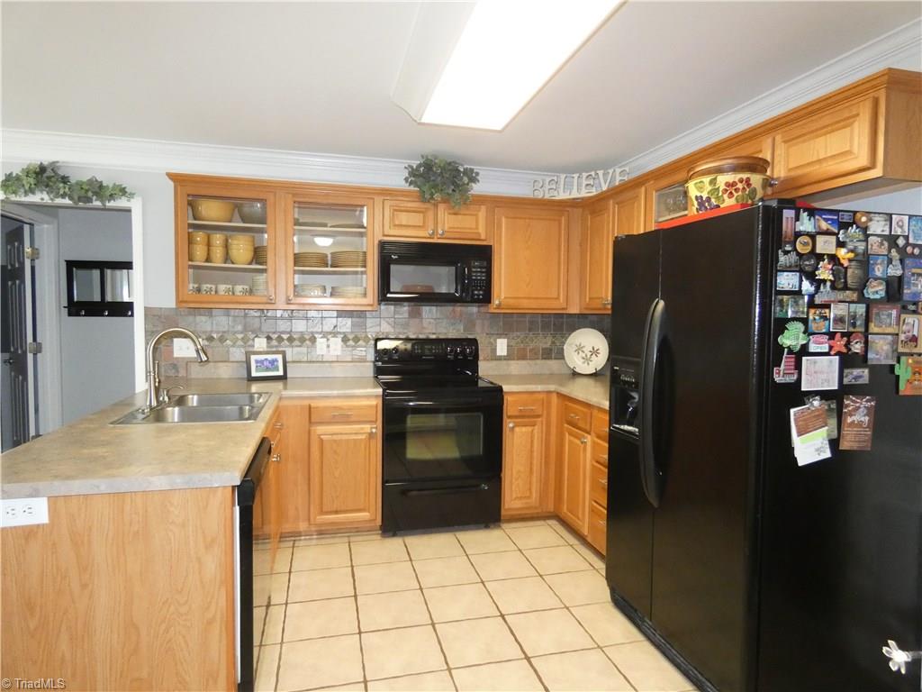 8511 Racine Road Pleasant Garden, NC 27313 - Photo 8 of 23 Gallery Image 8