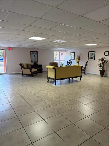 $2,300 | 6190 West 19th Avenue, Unit 303, Hialeah, FL 33012