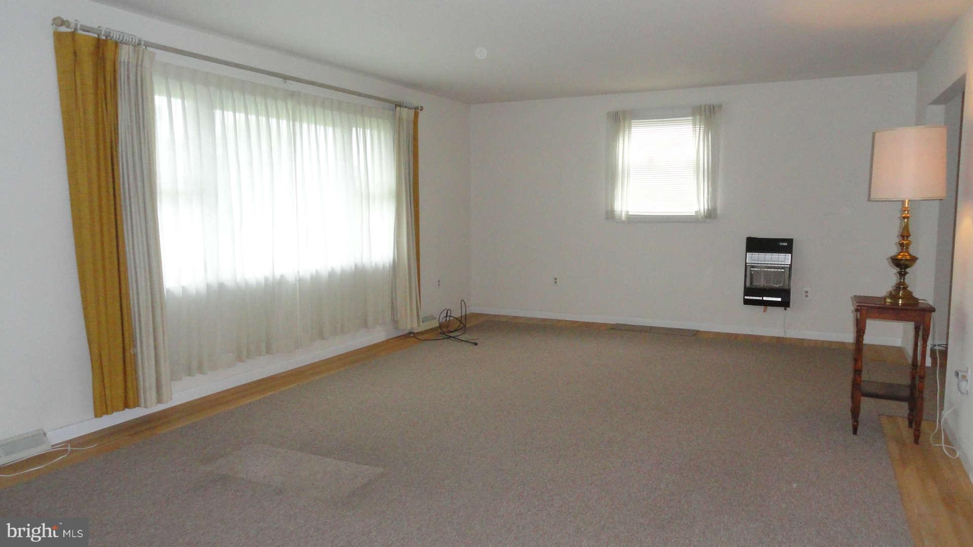 964 Valley Road Knoxville, MD 21758 - Photo 4 of 16 Living Room