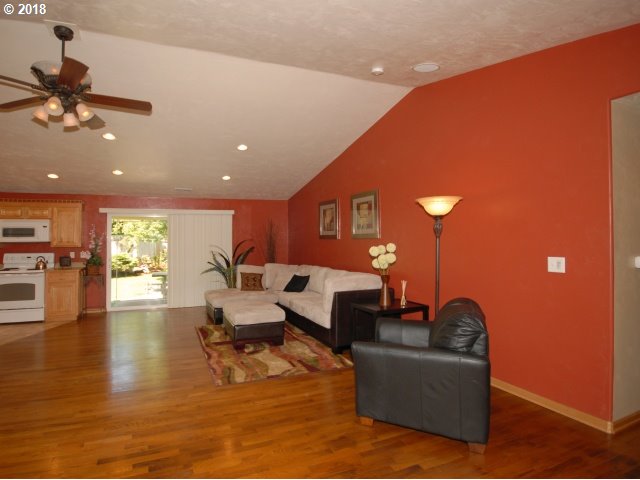 3282 Game Farm Road Springfield, OR 97477 - Photo 12 of 25