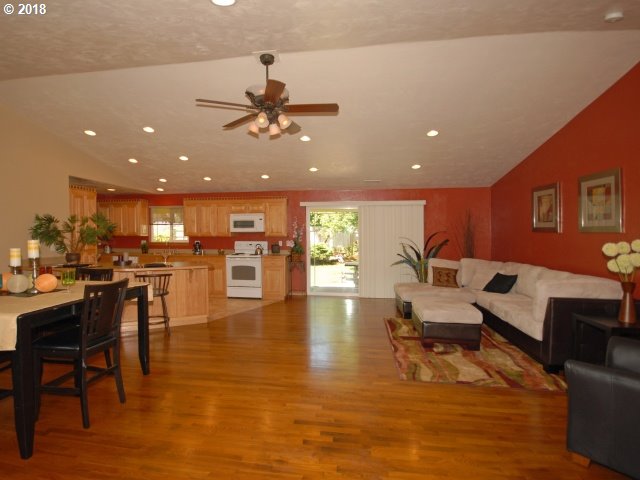 3282 Game Farm Road Springfield, OR 97477 - Photo 13 of 25