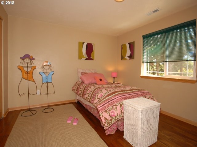 3282 Game Farm Road Springfield, OR 97477 - Photo 3 of 25