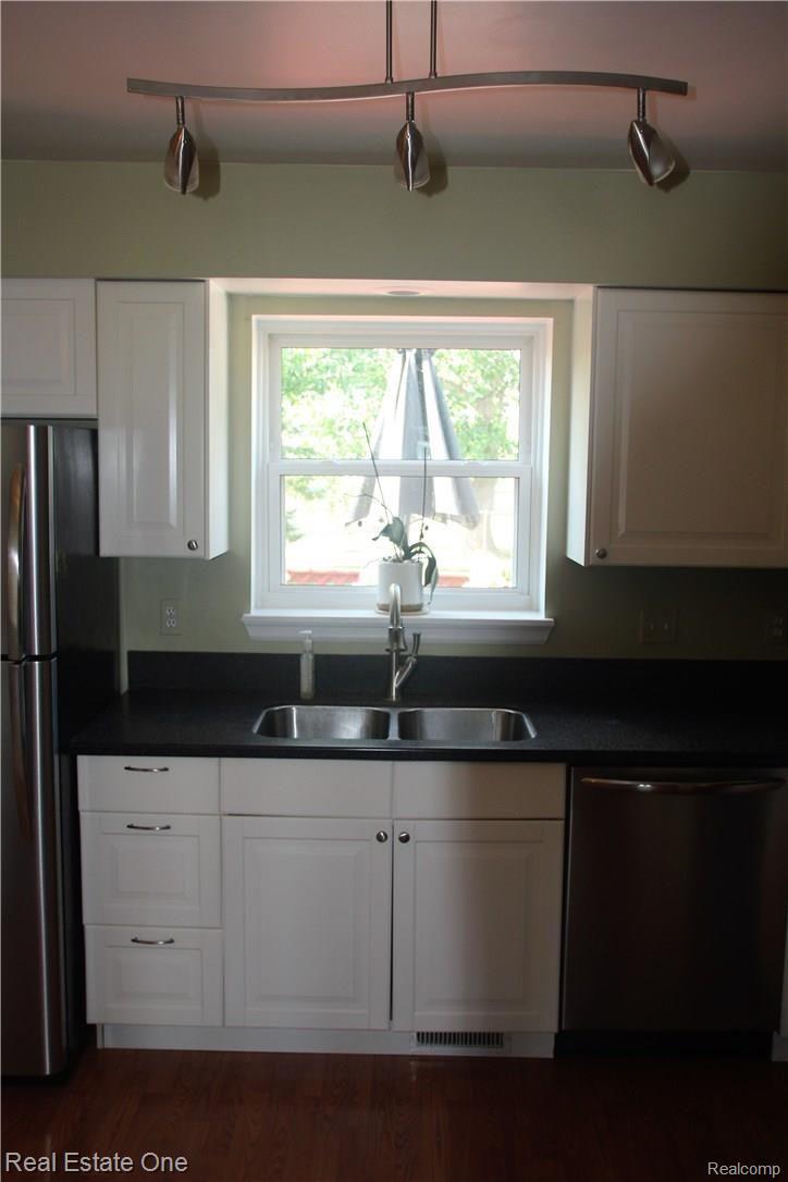44030 Applewood Road Canton, MI 48188 - Photo 9 of 15 IMG_7484.JPG