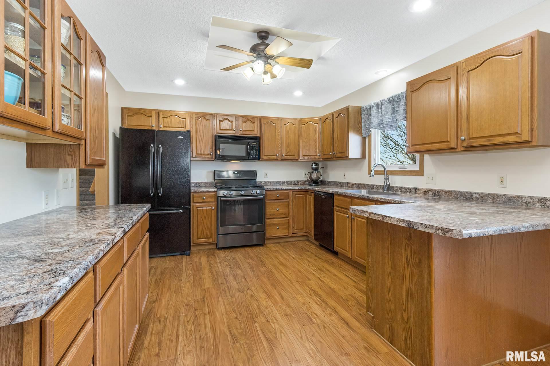 708 Fox Ridge Road Eldridge, IA 52748 - Photo 13 of 29 Gallery Image 13