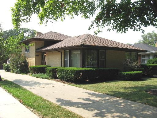 728 Goodwin Drive Park Ridge, IL 60068 - Photo 1 of 1 a front view of a house with a garden and yard