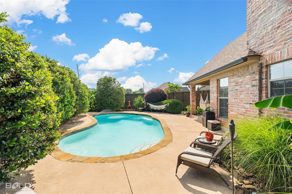 10040 Loveland Court Shreveport, LA 71106 - Photo 4 of 26 a view of a swimming pool with a patio