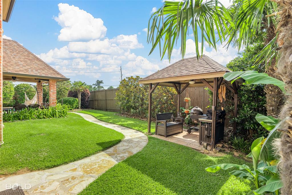10040 Loveland Court Shreveport, LA 71106 - Photo 5 of 26 a view of outdoor space yard and porch