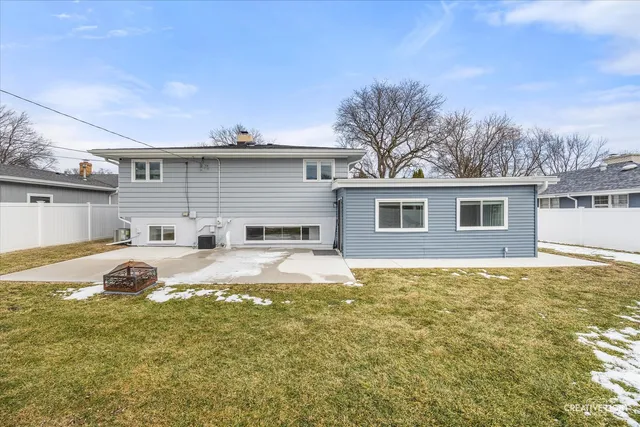 $415,000 | 764 Scott Drive, Elgin, IL 60123