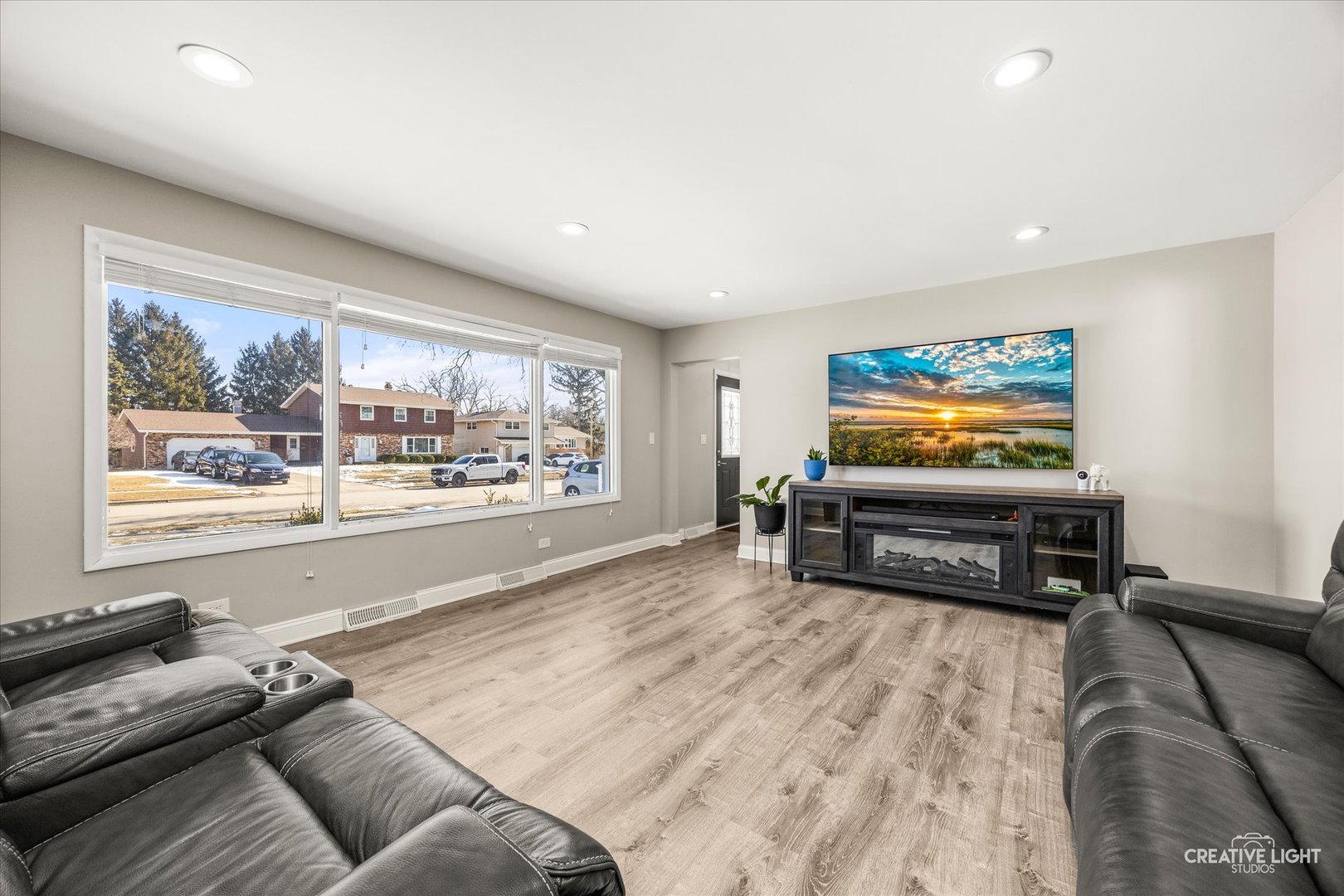 764 Scott Drive Elgin, IL 60123 - Photo 3 of 27